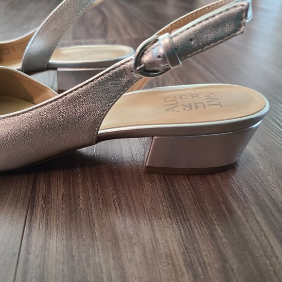 Naturalizer silver pointed toe sling back 1.5 inch heels 10M - Picture 6 of 7
